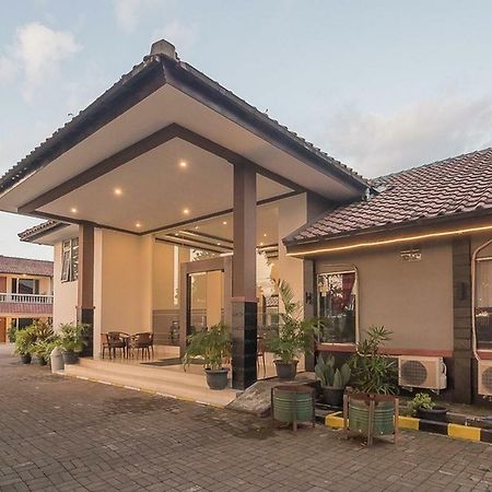 Hotel Reddoorz Near Alun Alun Subang Extérieur photo
