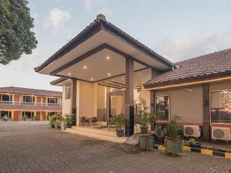 Hotel Reddoorz Near Alun Alun Subang Extérieur photo