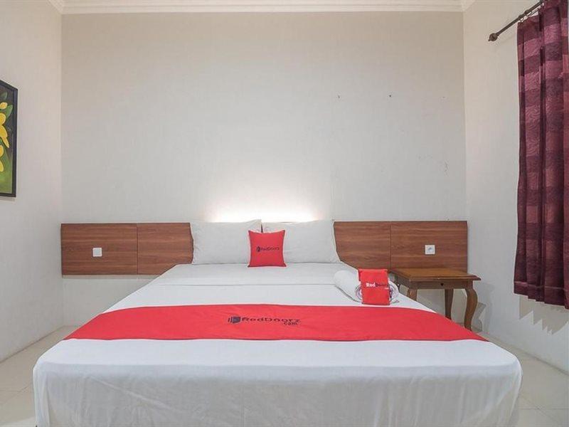 Hotel Reddoorz Near Alun Alun Subang Extérieur photo