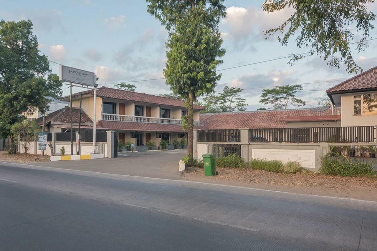 Hotel Reddoorz Near Alun Alun Subang Extérieur photo