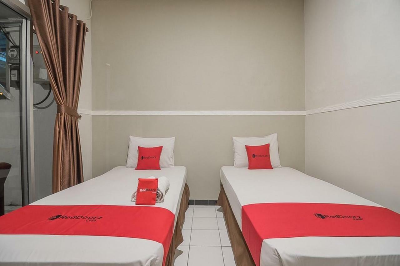 Hotel Reddoorz Near Alun Alun Subang Extérieur photo
