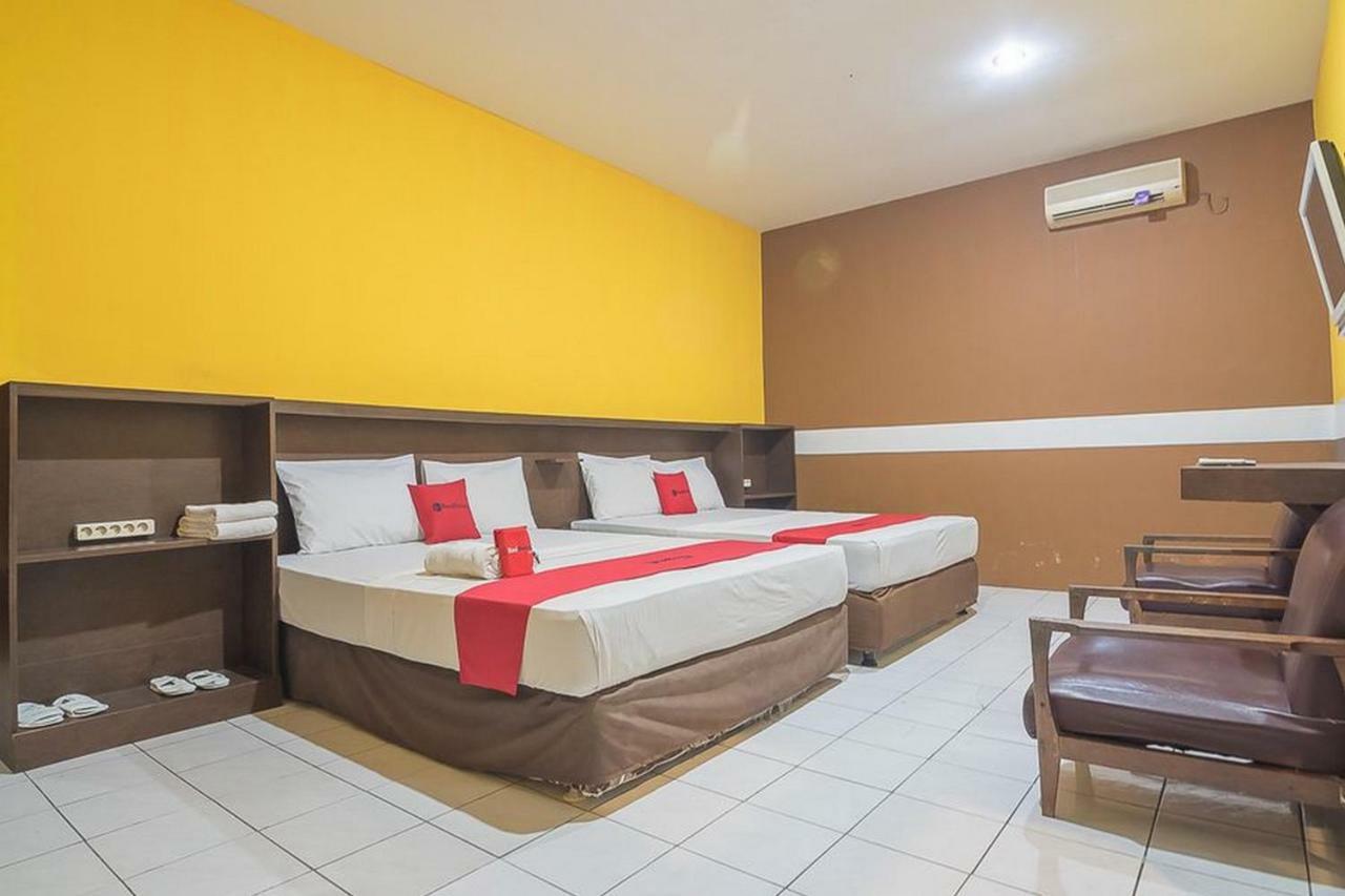 Hotel Reddoorz Near Alun Alun Subang Extérieur photo