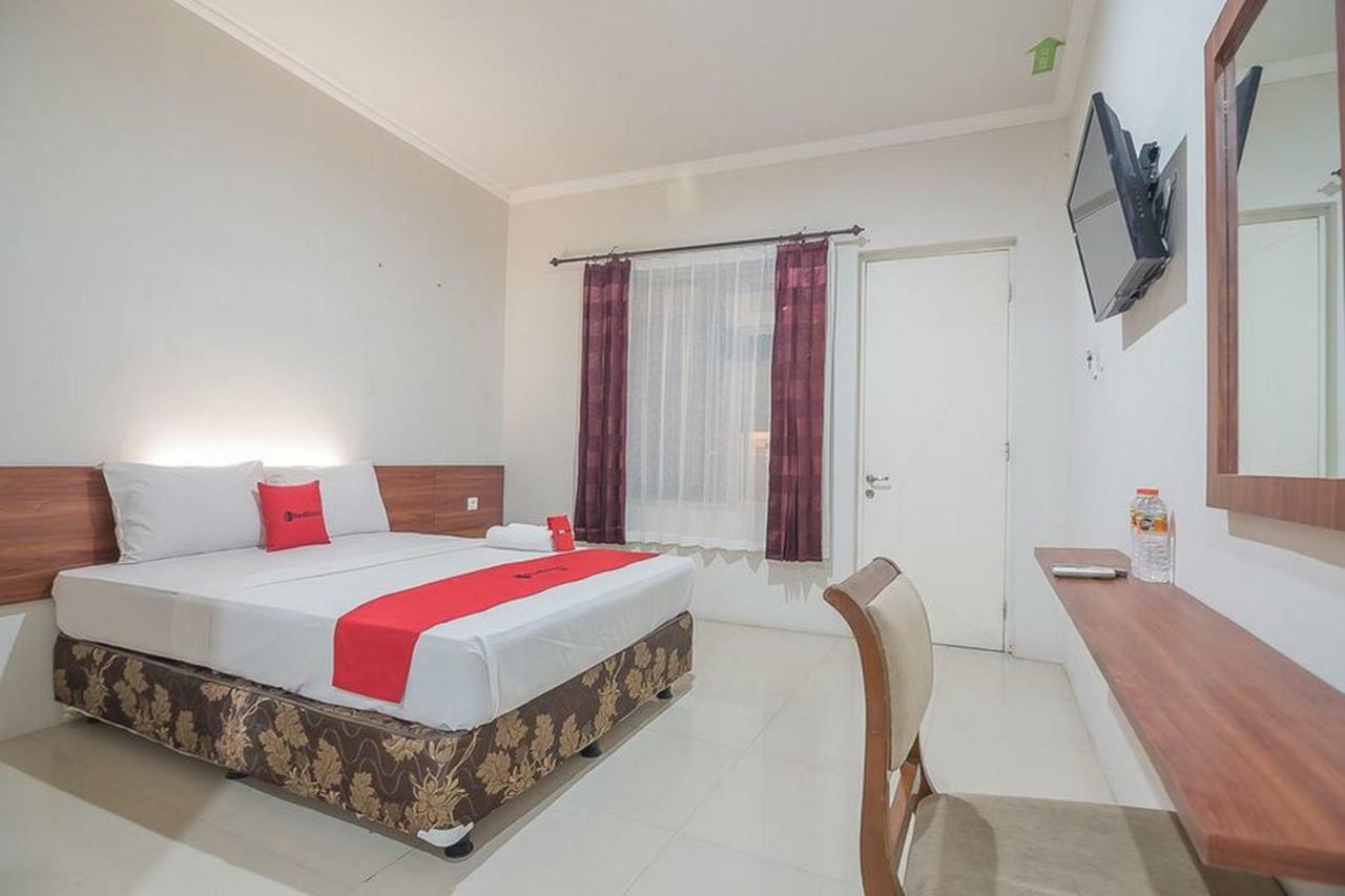 Hotel Reddoorz Near Alun Alun Subang Extérieur photo