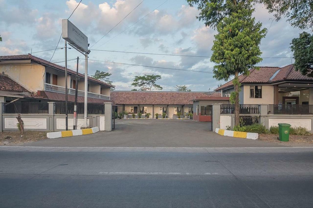 Hotel Reddoorz Near Alun Alun Subang Extérieur photo