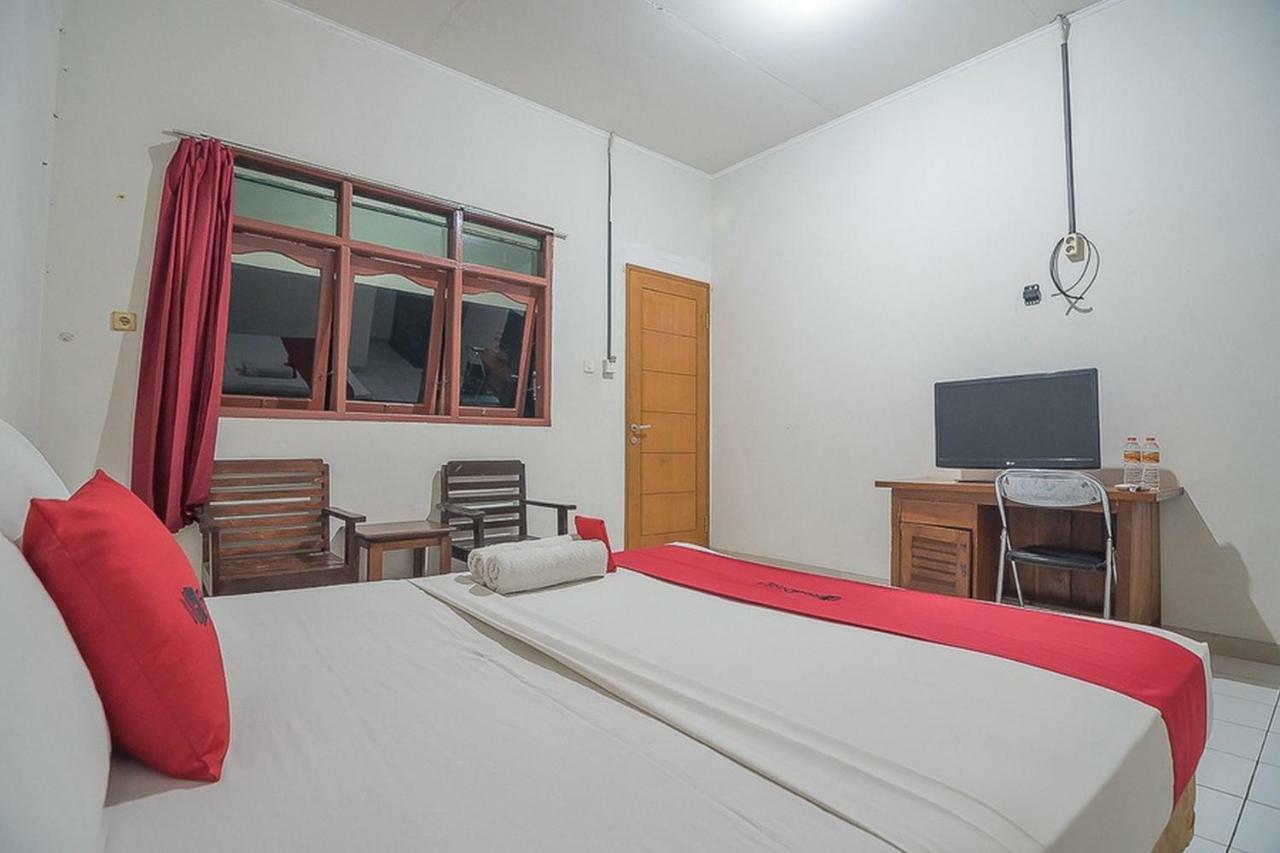 Hotel Reddoorz Near Alun Alun Subang Extérieur photo