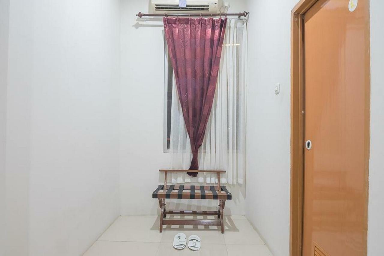 Hotel Reddoorz Near Alun Alun Subang Extérieur photo