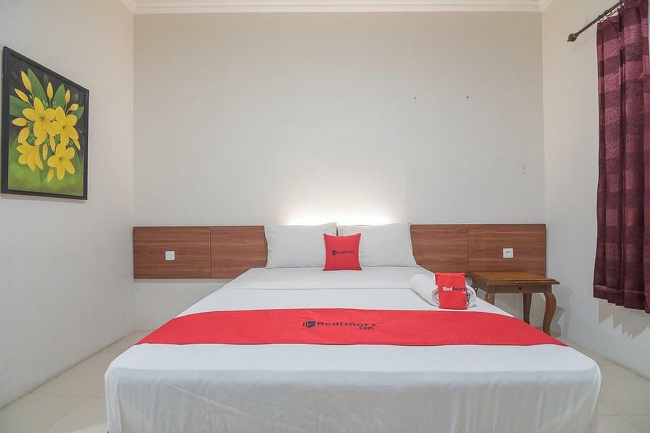 Hotel Reddoorz Near Alun Alun Subang Extérieur photo