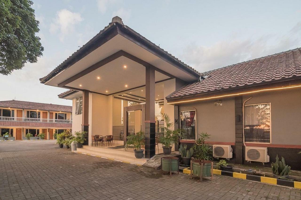 Hotel Reddoorz Near Alun Alun Subang Extérieur photo