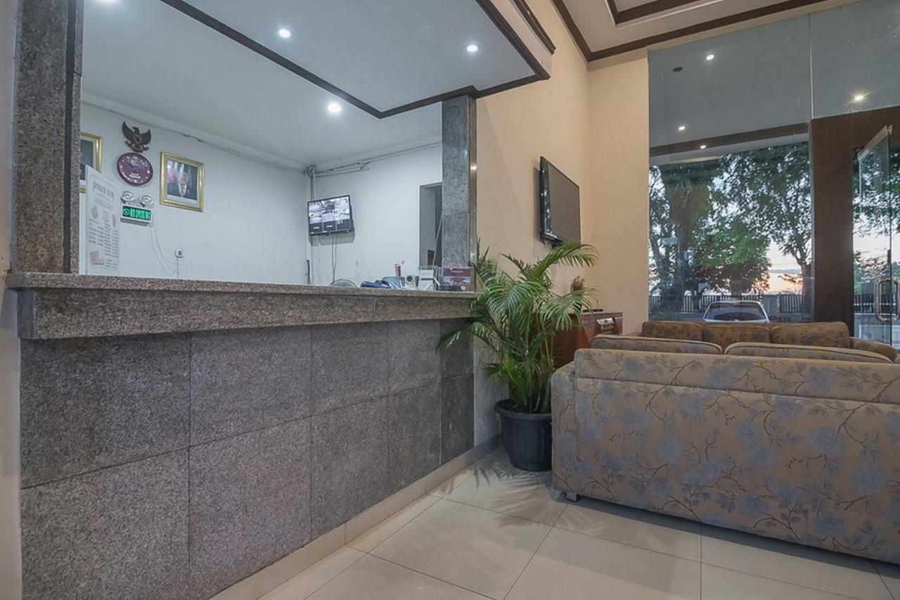 Hotel Reddoorz Near Alun Alun Subang Extérieur photo