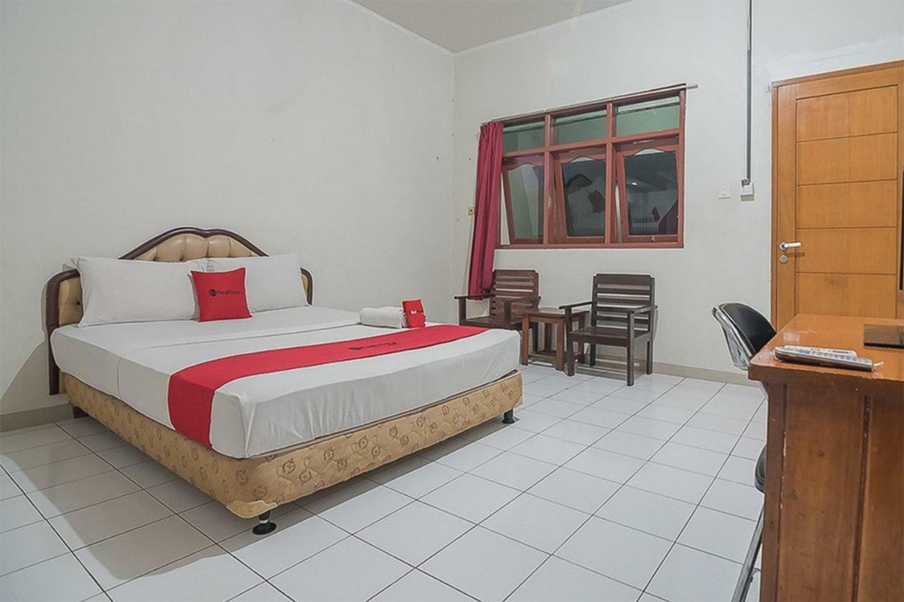 Hotel Reddoorz Near Alun Alun Subang Extérieur photo