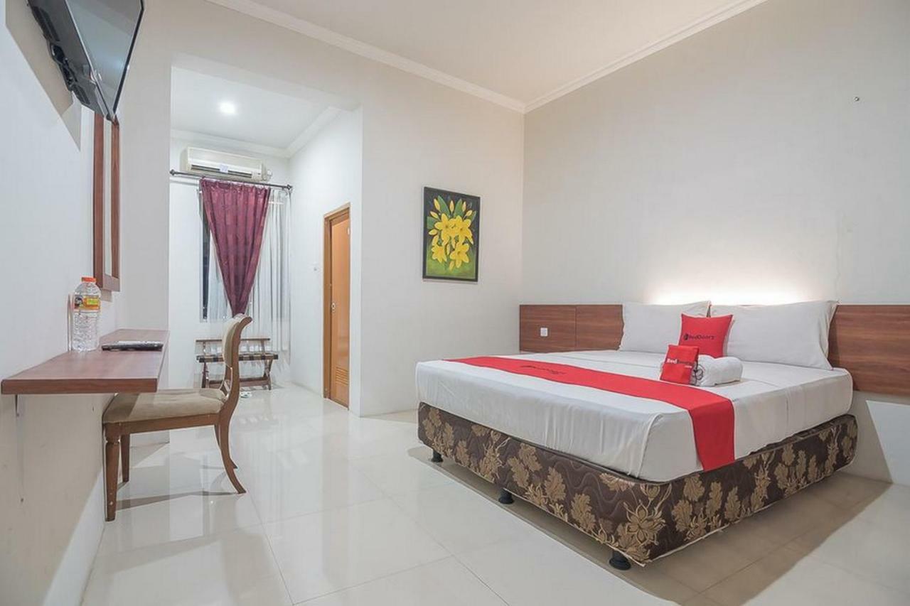 Hotel Reddoorz Near Alun Alun Subang Extérieur photo