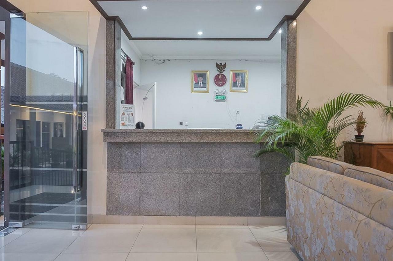 Hotel Reddoorz Near Alun Alun Subang Extérieur photo