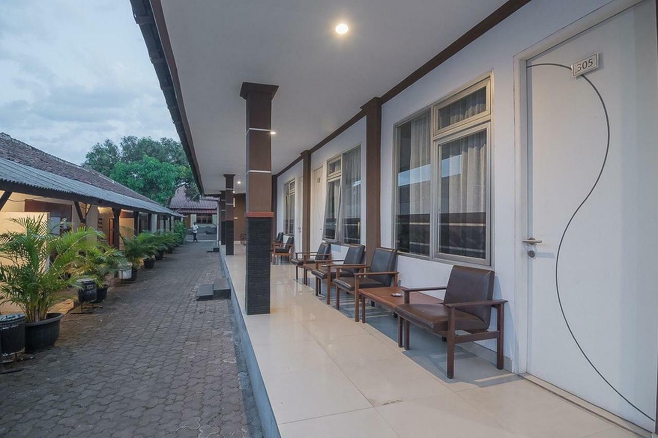 Hotel Reddoorz Near Alun Alun Subang Extérieur photo